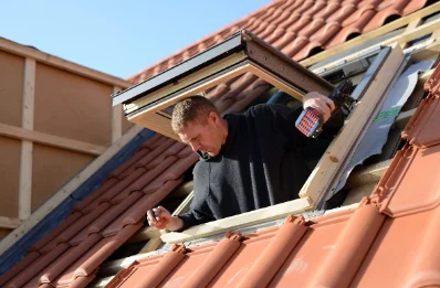 Pose de fenêtres de toit Velux à Renaison
